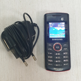 Мобильный телефон Samsung GT-E2121B, с зарядкой и в рабочем состоянии